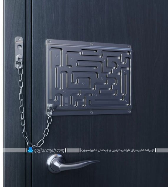 قفل زنجیری پشت در
