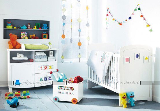 دیزاین اتاق نوزاد با رنگهای شاد در کنار سفید