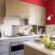 طراحی دکوراسیون شیک و ساده در آشپزخانه با قرمز و بژ
