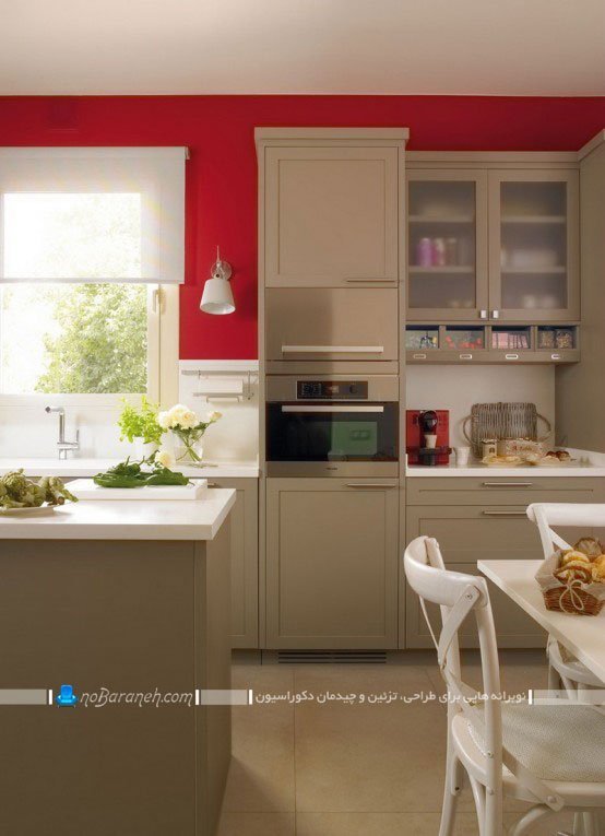 طراحی دکوراسیون آشپزخانه بسته و سنتی دکوراسیون آشپزخانه با رنگ گرم و سرد