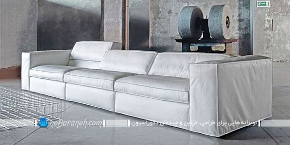 مبل راحتی با پشتی متحرک و انعطاف پذیر. کاناپه بزرگ و کشیده سه نفره سفید رنگ