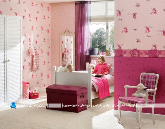 تزیین دخترانه اتاق بچه با کاغذ دیواری گل دار صورتی