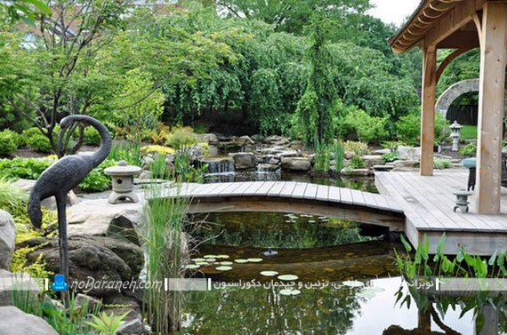 دیزاین حیاط خانه ویلایی با پل چوبی تزیینی