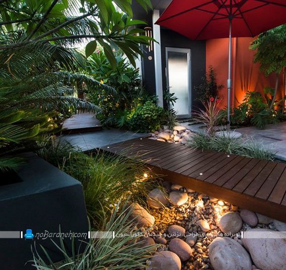 تزیین باغچه و حیاط منزل با پل چوبی