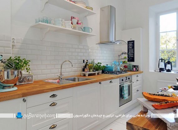 تزیین دیوار آشپزخانه با شلف و طاقچه. مدل کابینت رومی و کلاسیک سفید رنگ ارزان قیمت