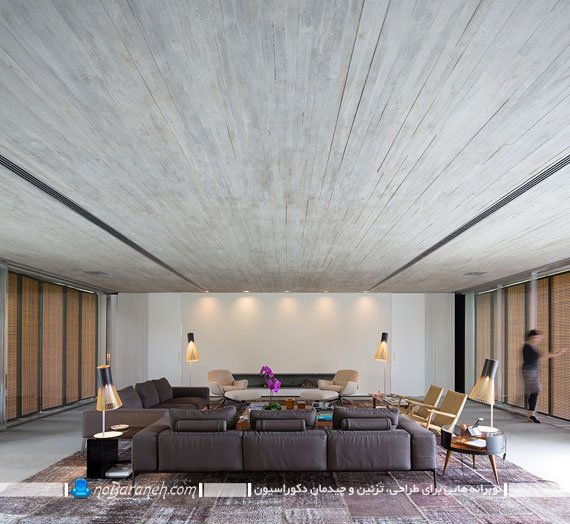 سقف چوبی کاذب. چیدمان ساده و مدرن اتاق پذیرایی