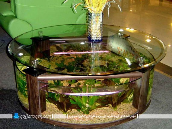 آکواریوم در تنه میز جلو مبلی