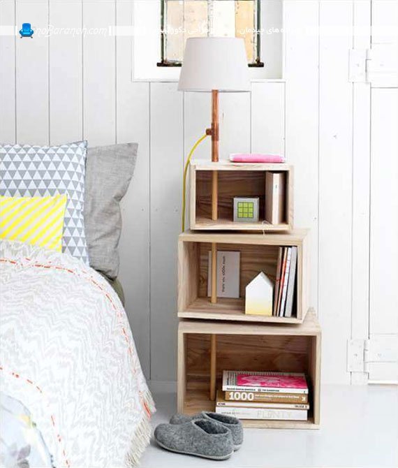 میز پاتختی یا کنار تختی چوبی و چند طبقه. باکس های چوبی برای اتاق خواب