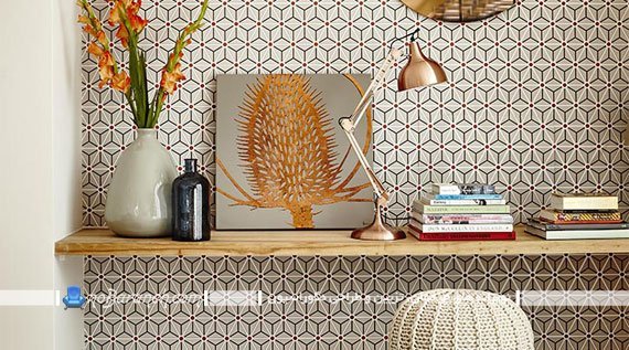 تزیین دیوار سفید ساده به شکل شیک و مدرن. تزیین دیوار منزل با شلف چوبی مدرن شیک ساده ارزان. طرح های زیبا برای تزیین دیزاین دیوار منزل و خانه با هزینه کم ارزان