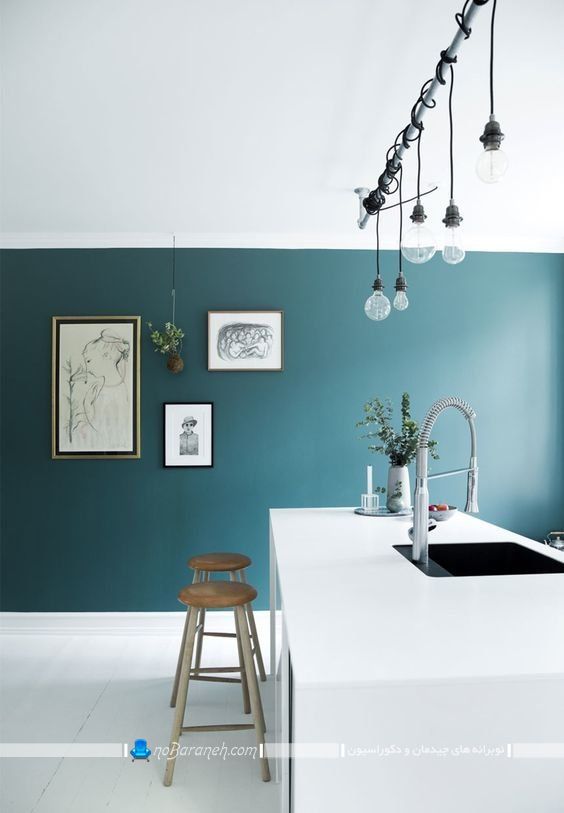 کاغذ دیواری ساده و تک رنگ. تزیین دیوار آشپزخانه با کاغذ دیواری آبی رنگ ساده بدون طرح مدرن شیک. مدل های جدید کاغذ دیواری مدرن و مینیمال برای دکوراسیون آشپزخانه و پذیرایی