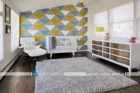 تزیین دیوار اتاق نوزاد با دیوارپوش طرح دار مدرن شیک فانتزی.
